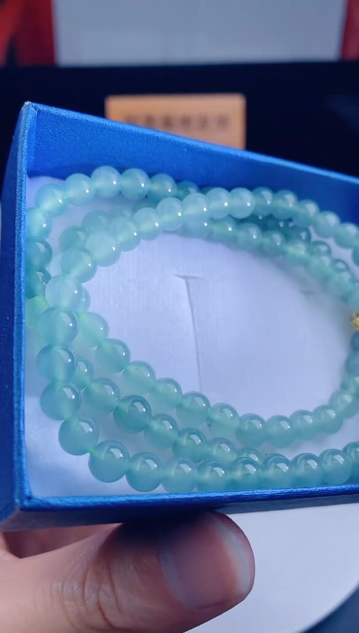 颈饰未镶嵌翡翠   