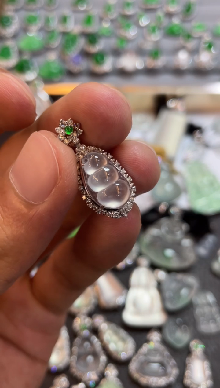 翡翠18K金镶嵌吊坠(不含链)豆子
