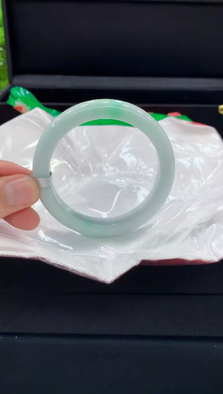 翡翠手镯未镶嵌  手镯