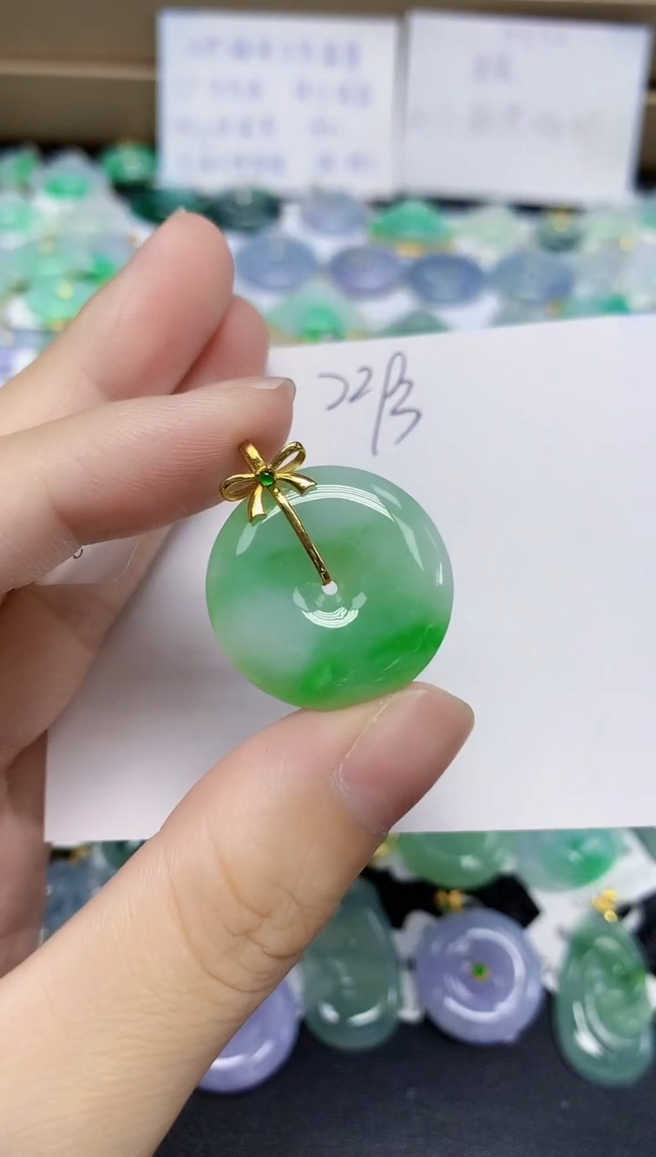 翡翠18K金镶嵌颈饰天然缅甸翡翠A货