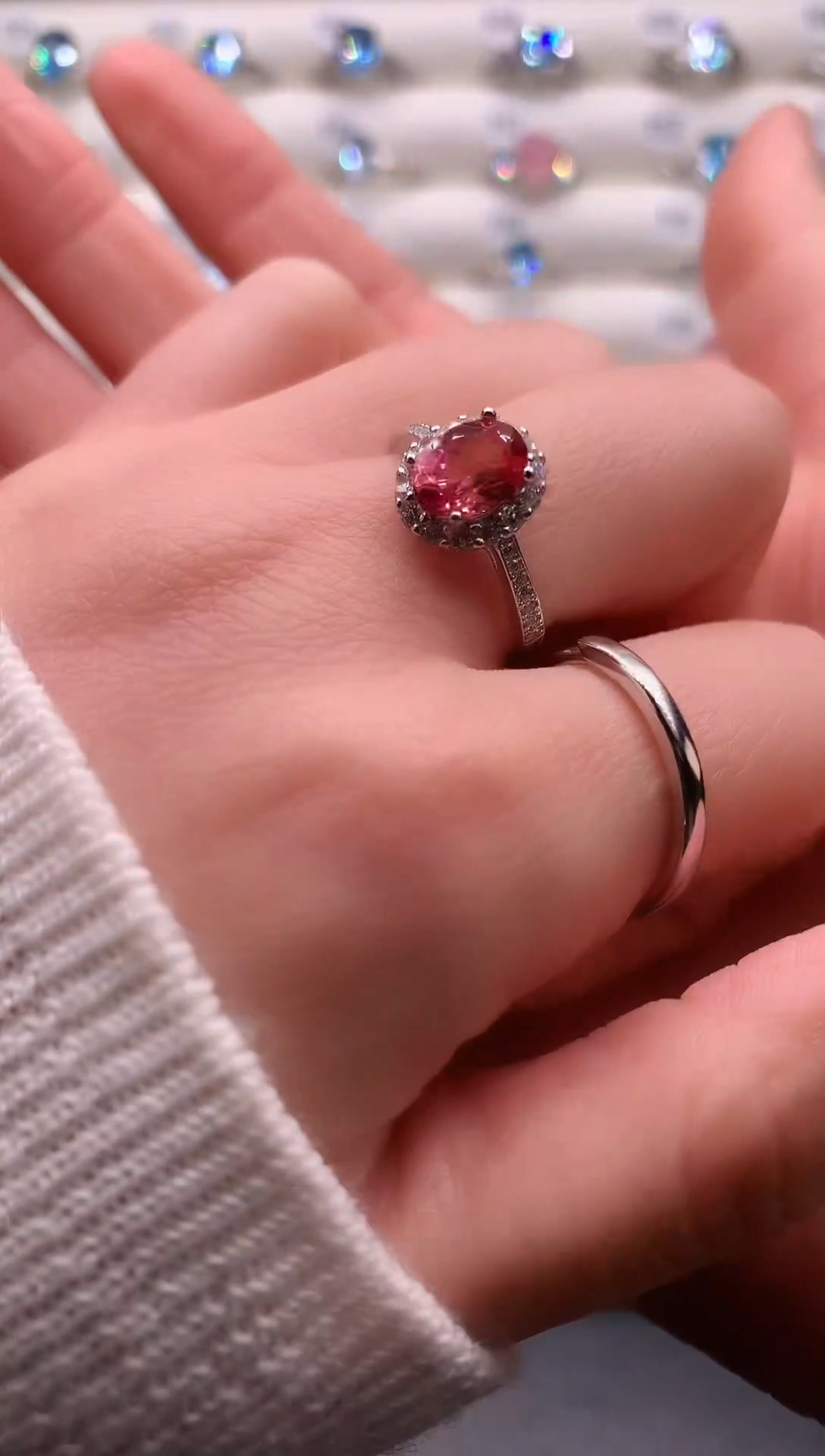 4蓝宝石（处理）帕帕拉恰火莲花戒指