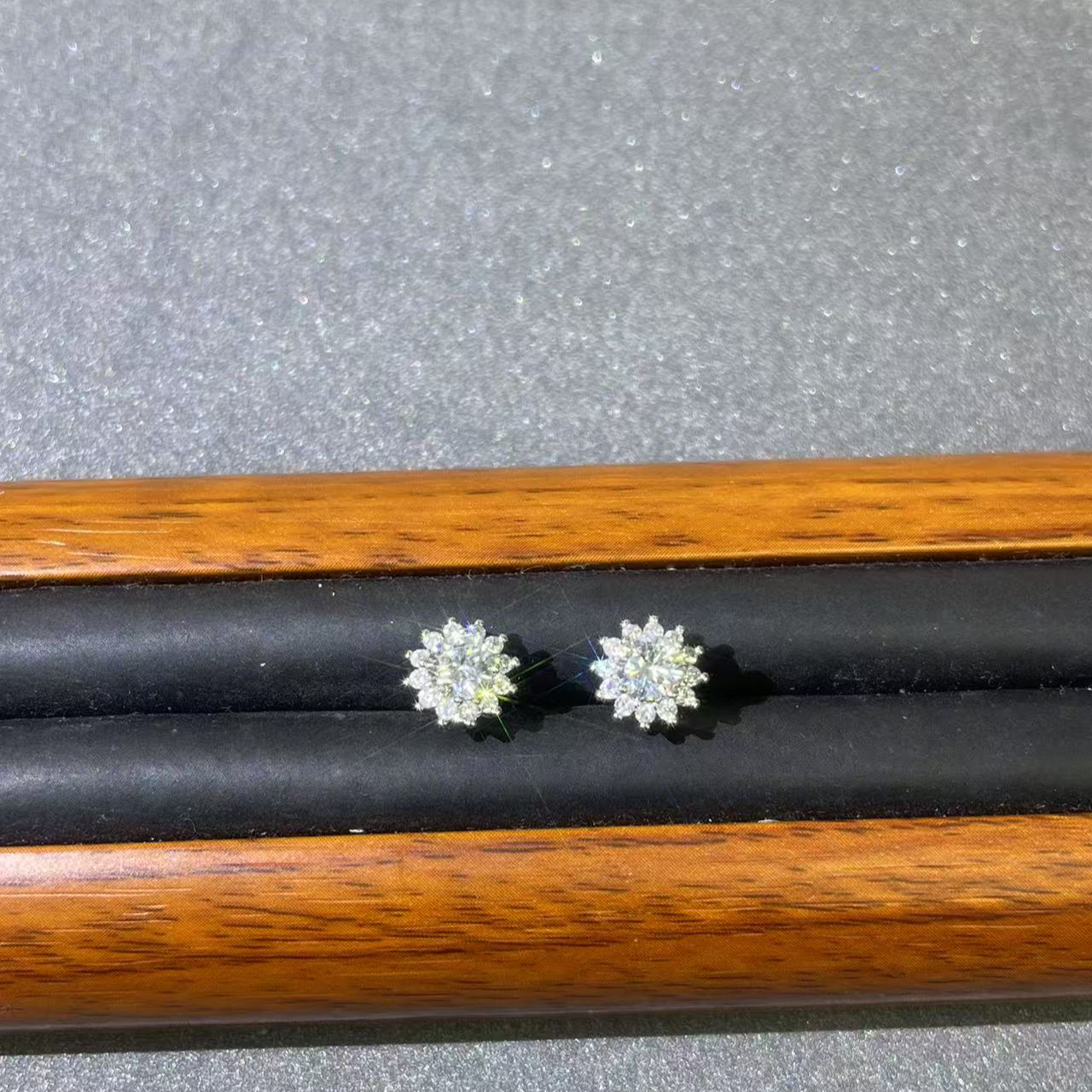 s6812白色太阳花耳钉多样发