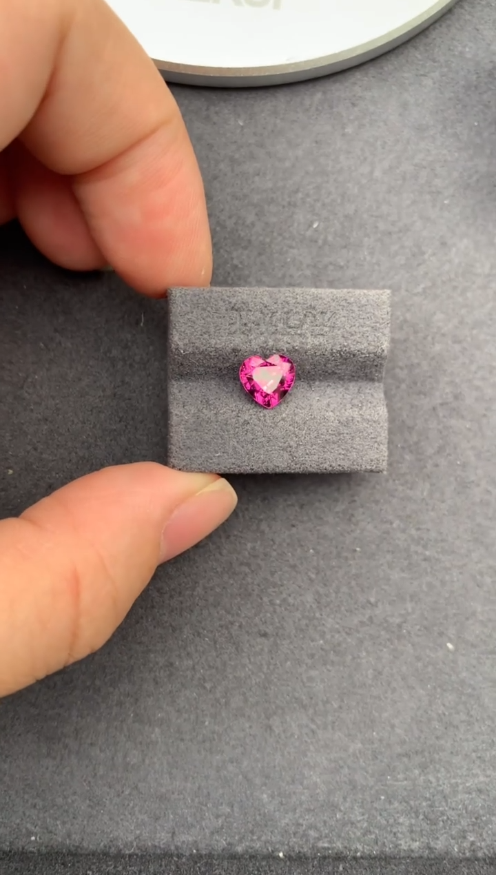 未镶嵌珠宝半成品石榴石1.5ct镁铝榴石 定制  GE