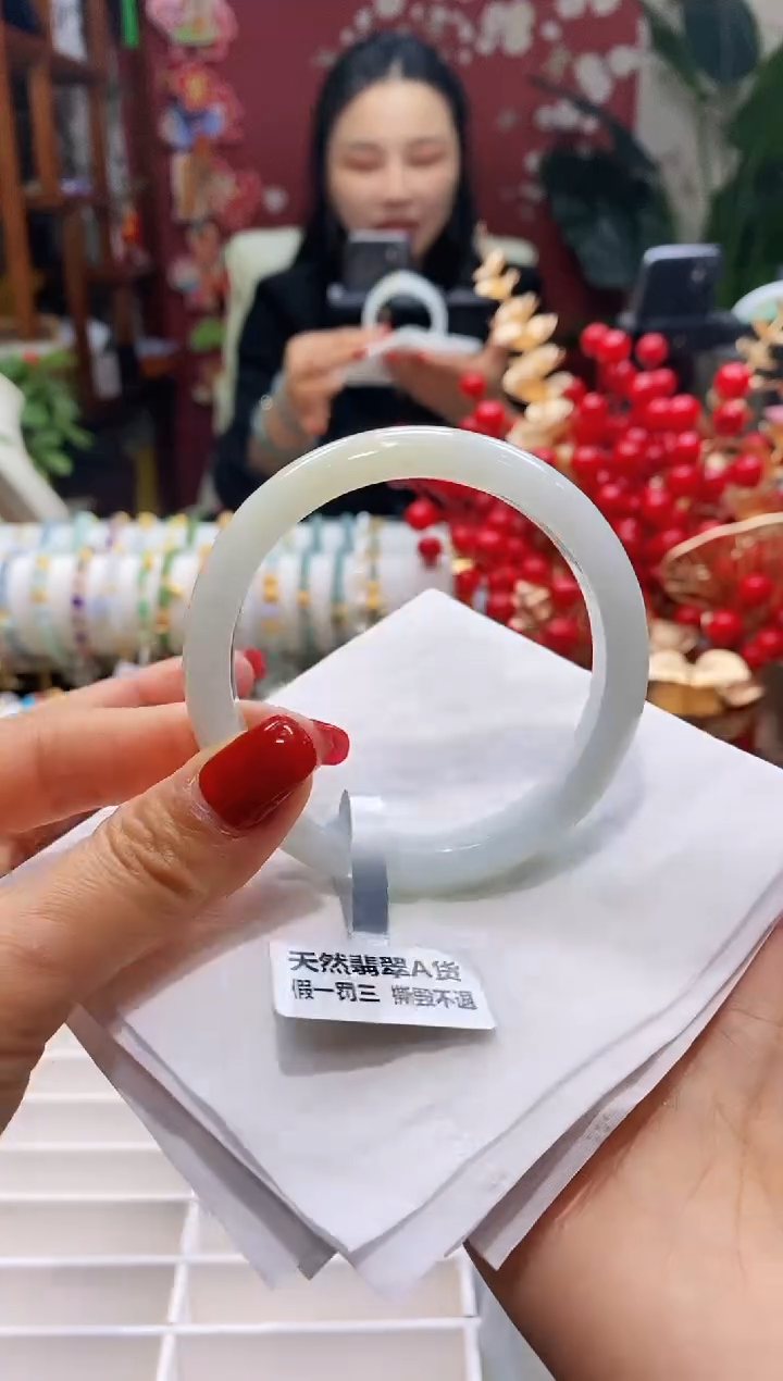 【闪购商品】翡翠手镯未镶嵌66冰黄55-57/10.6*7.3