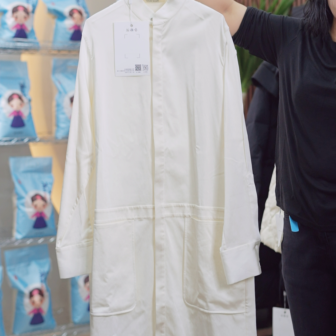 微瑕疵介意别拍不影响穿--白色中长衬衣1690