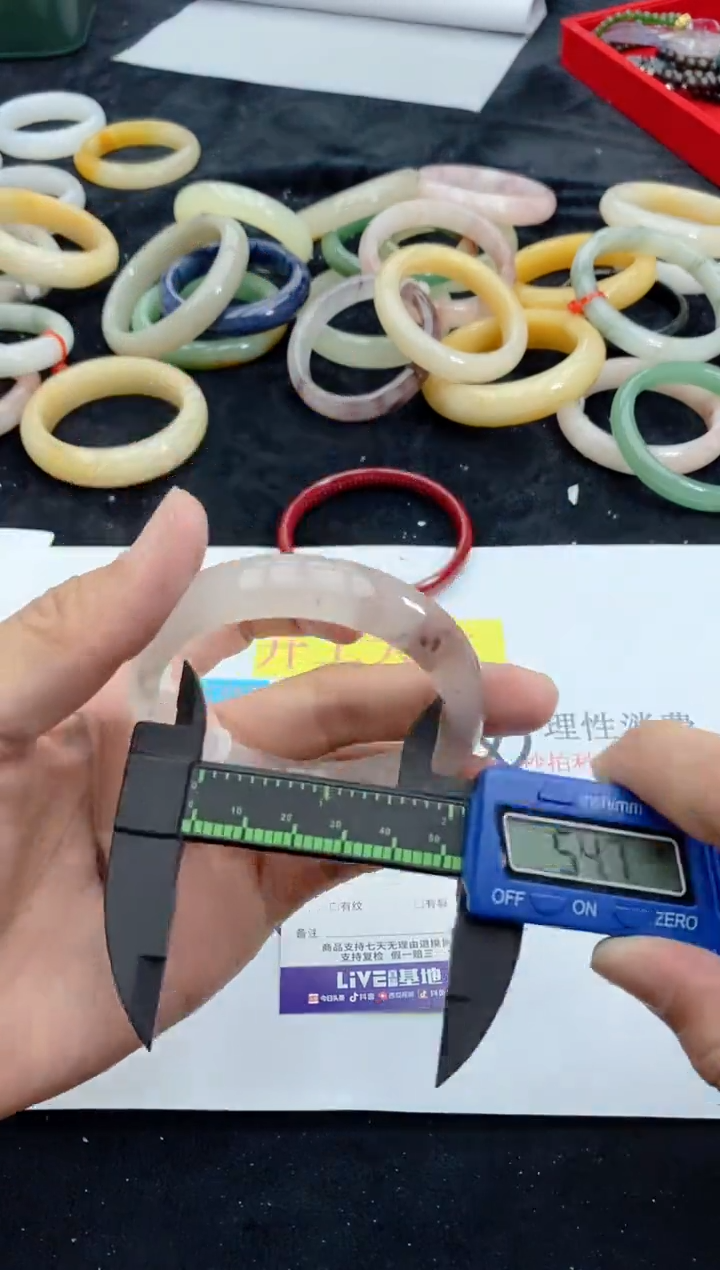 【闪购商品】石英质玉手镯未镶嵌172