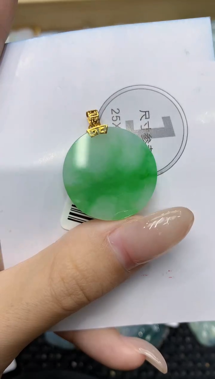 翡翠18K金镶嵌颈饰111111111111