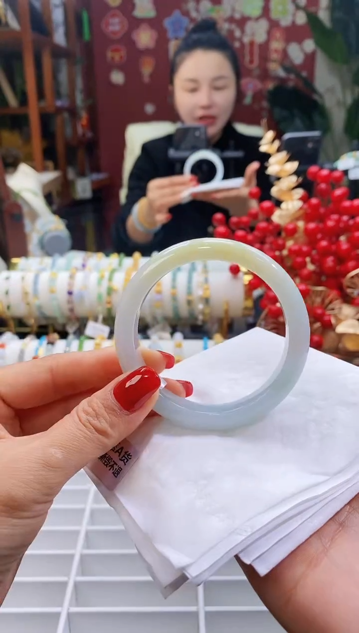 【闪购商品】翡翠手镯未镶嵌132黄加绿5556/11.2*7.8