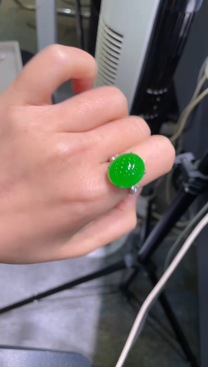 【闪购商品】翡翠吊坠(不含链)18K金镶嵌A85