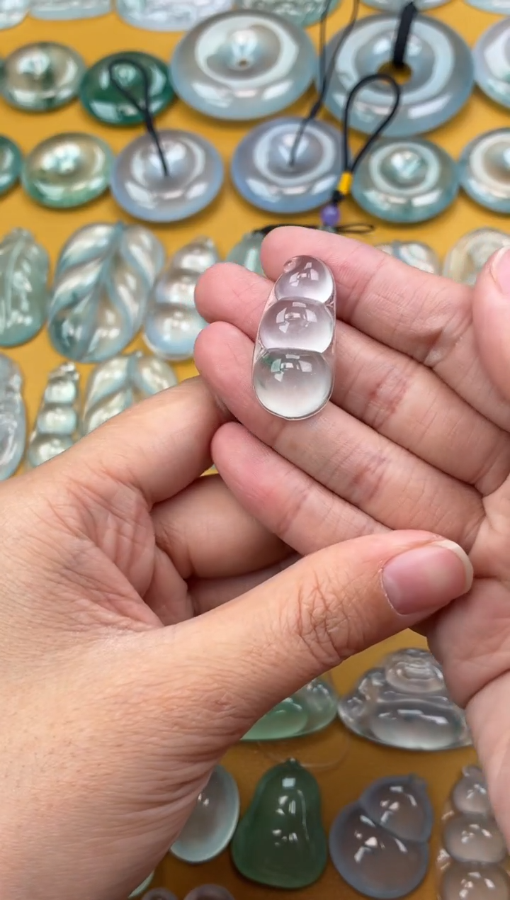 吊坠(不含链)未镶嵌翡翠51 豆子 29.4 14.5 6.4