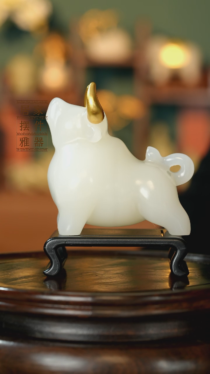 玉《牛势冲天》摆件