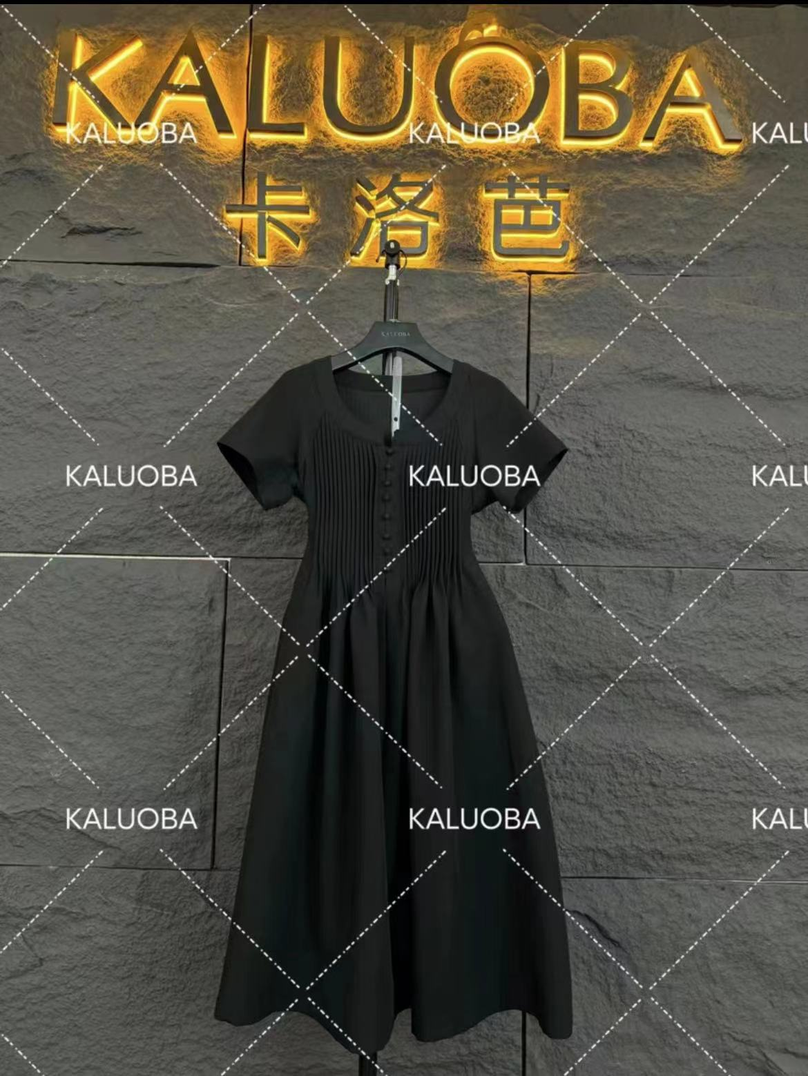 【原创大码设计师款女装】2025新款扣子压褶气质大码连衣裙5450