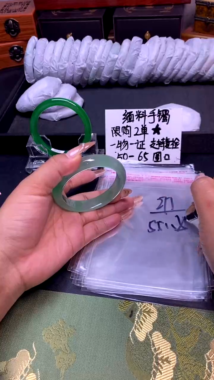 时尚女款缅料手镯277