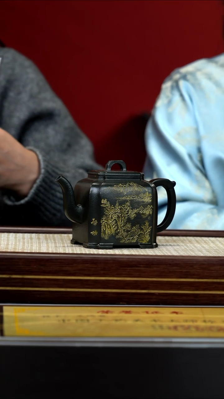 茶壶紫砂125 王洪君 九龄君子兰 抽角四方 280cc+墨宝+柴烧方圆杯
