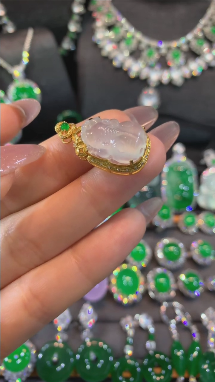 【闪购商品】翡翠吊坠(不含链)18K金镶嵌吊坠