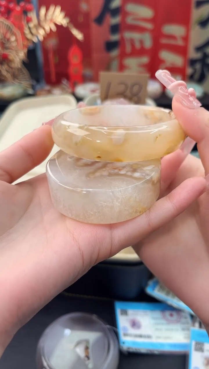 【闪购商品】石英质玉手镯未镶嵌赠送镯心（63圈口）