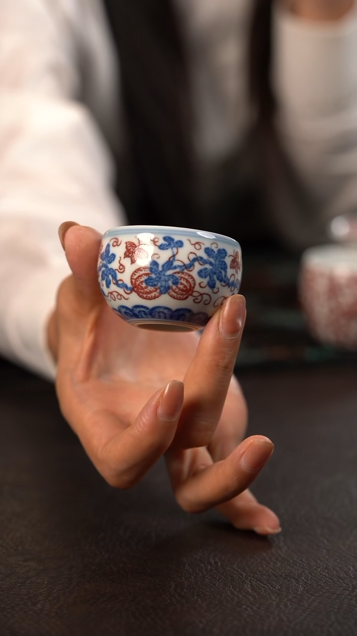 贵红窑青花釉里红瓜蝶绵绵小缸杯