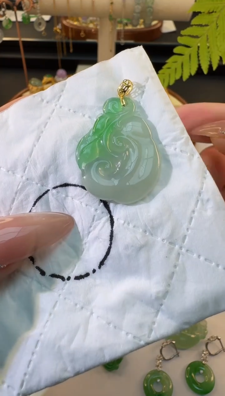 【闪购商品】翡翠颈饰18K金镶嵌缅甸翡翠A货挂件