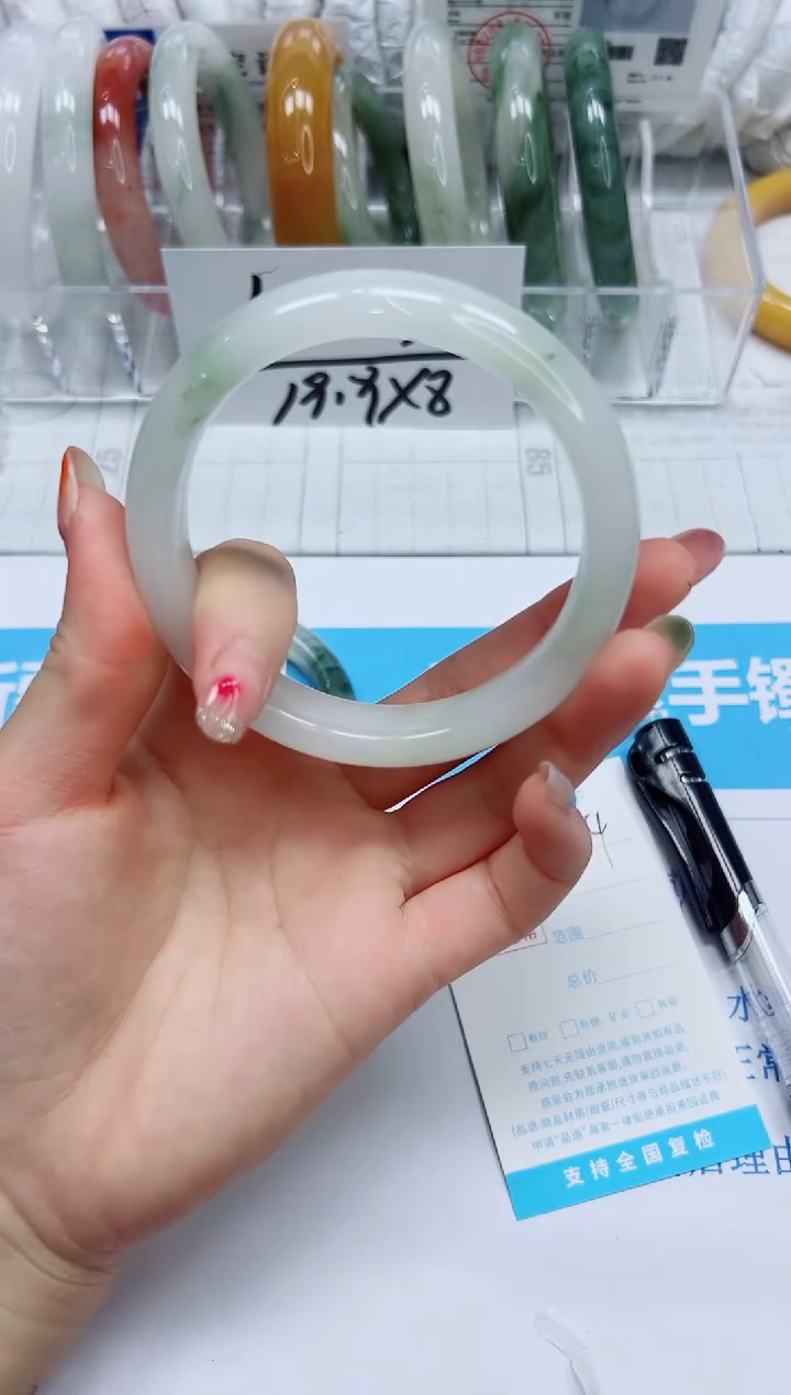 石英质玉手镯未镶嵌124/60.9