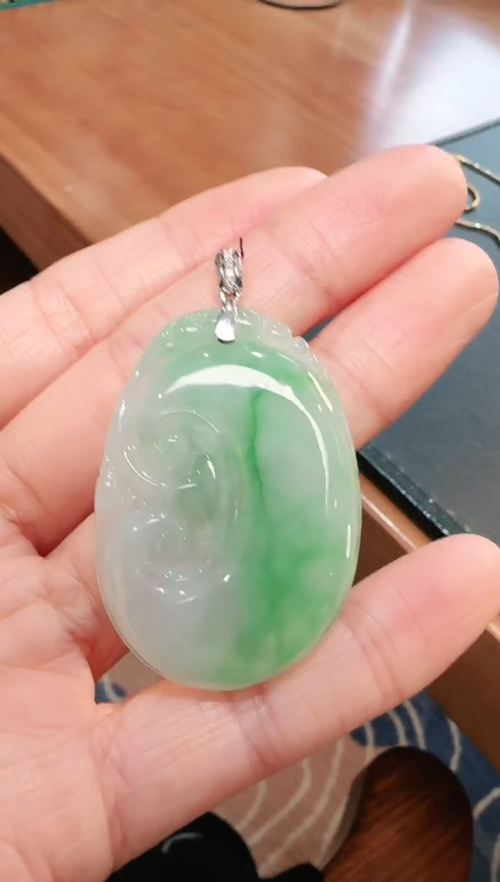 【闪购商品】翡翠颈饰18K金镶嵌吊坠