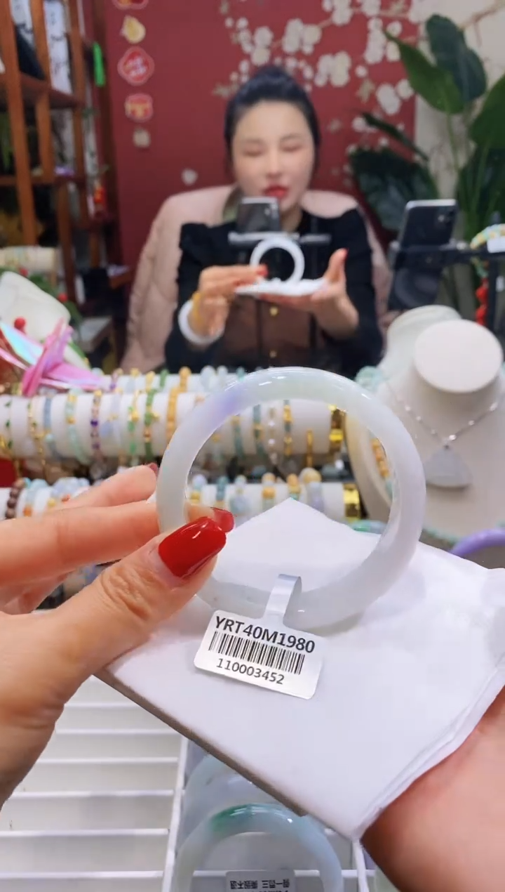 【闪购商品】翡翠手镯未镶嵌63圈口5658/13.1*7.6