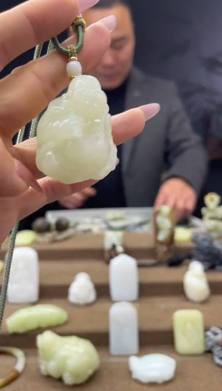 颈饰未镶嵌和田玉1