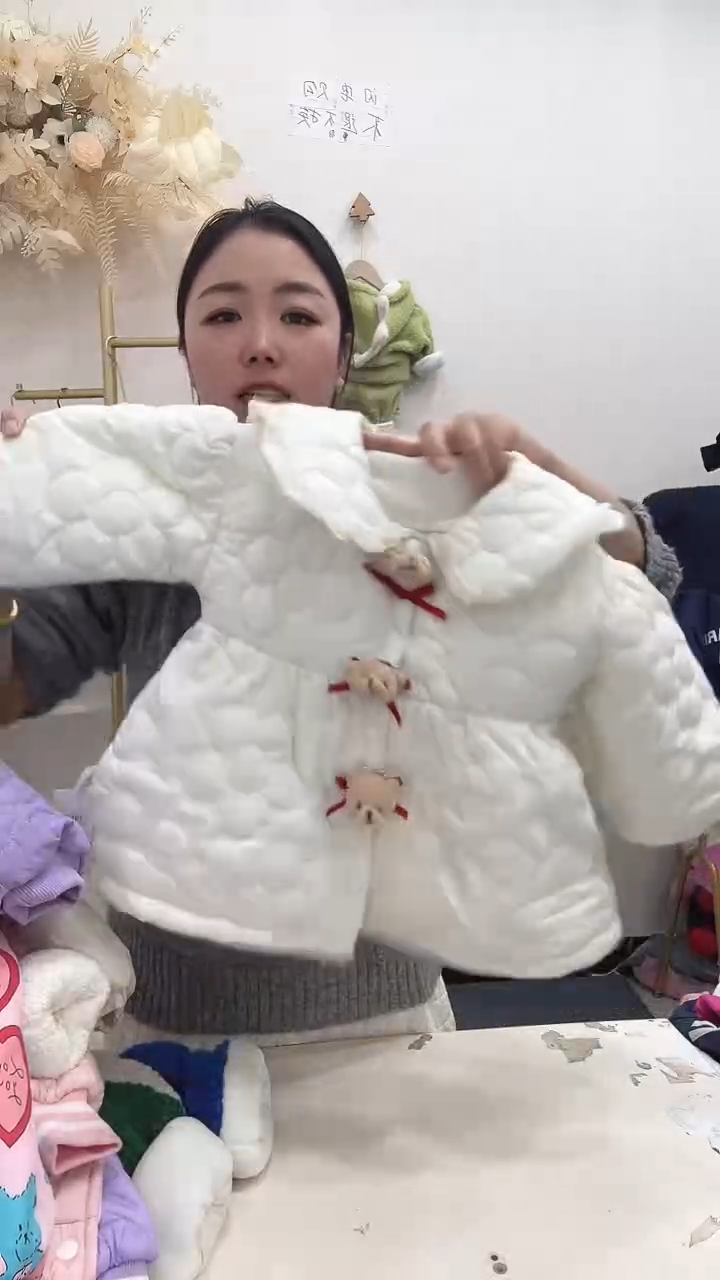 小熊猫白色外套120码