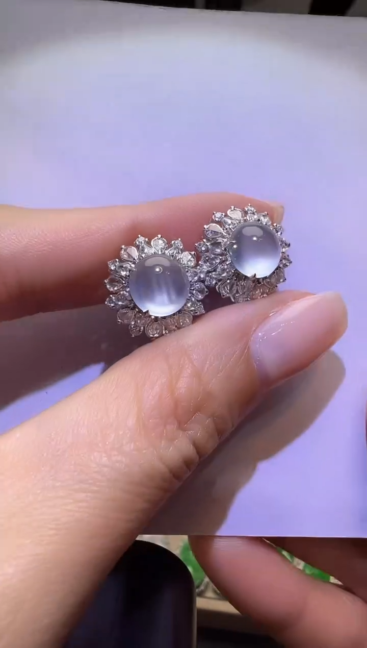 18K金镶嵌翡翠耳饰冰蛋面