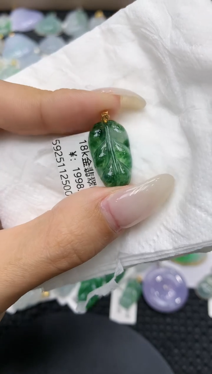 颈饰18K金镶嵌翡翠11111111111