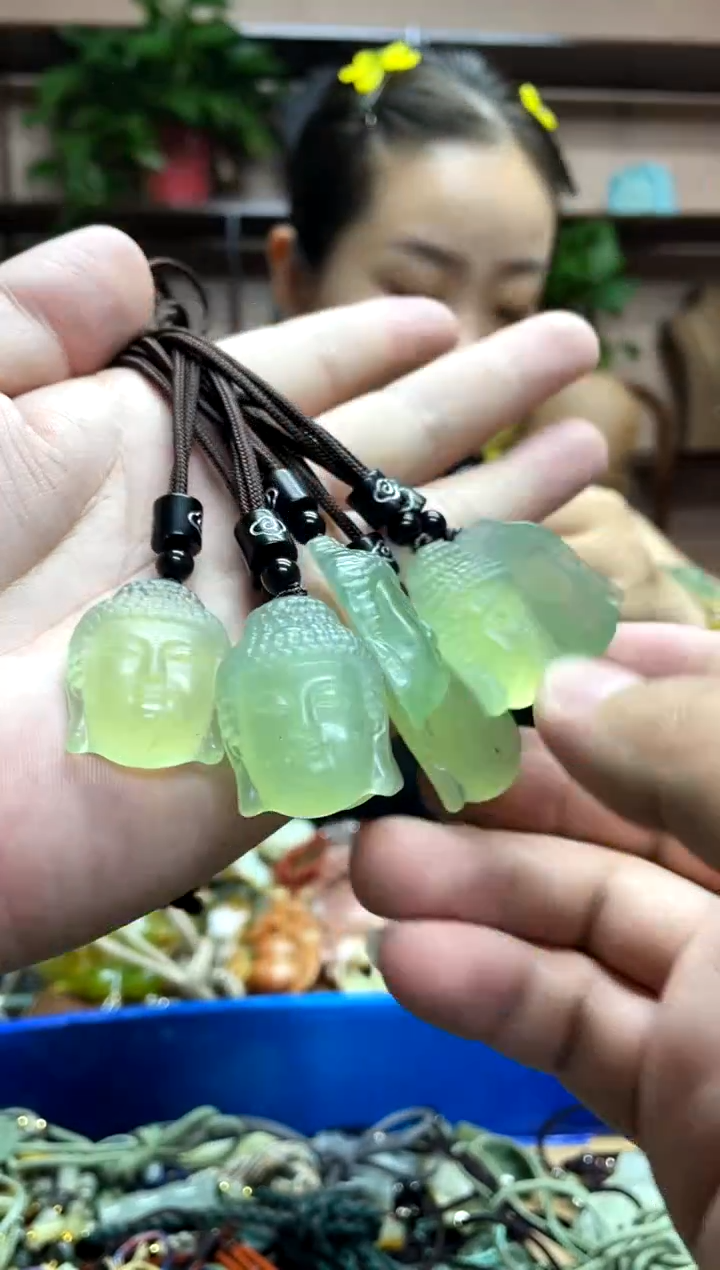 未镶嵌岫玉吊坠多样性发货发其中之一
