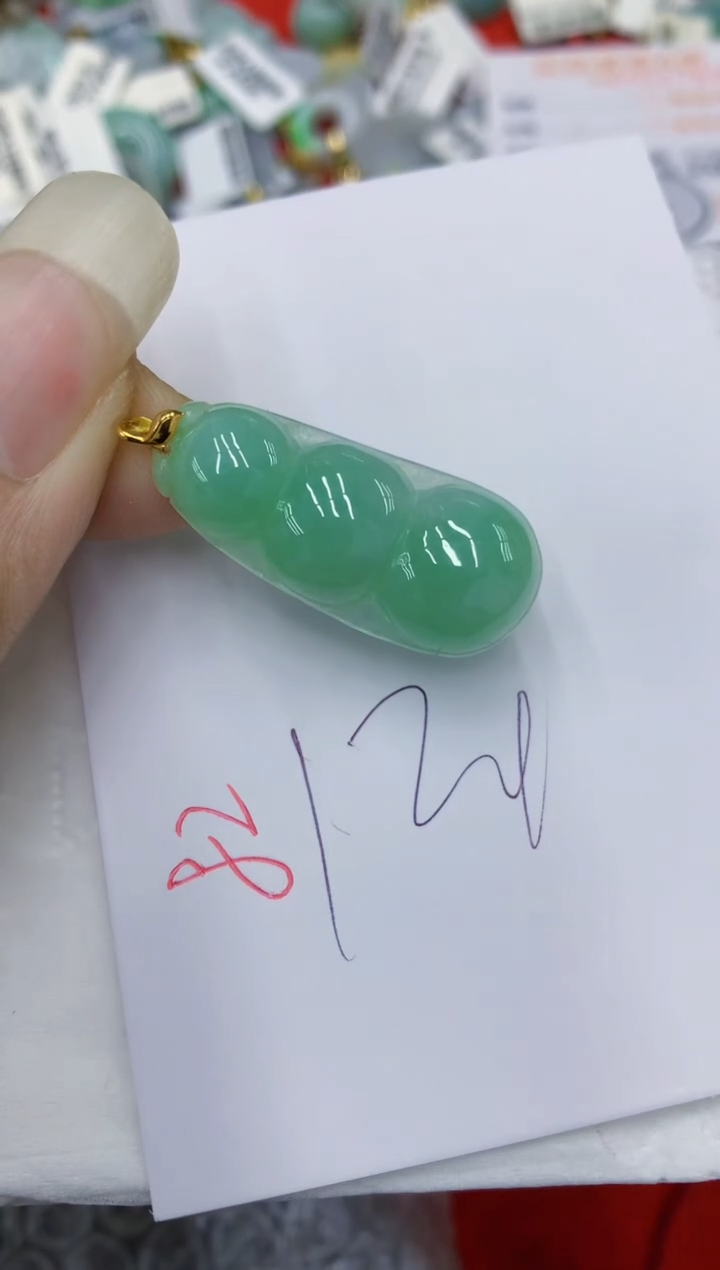 翡翠18K金镶嵌颈饰1111111111