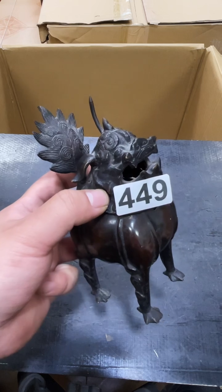 玩***乐如图所示 阁集工艺品