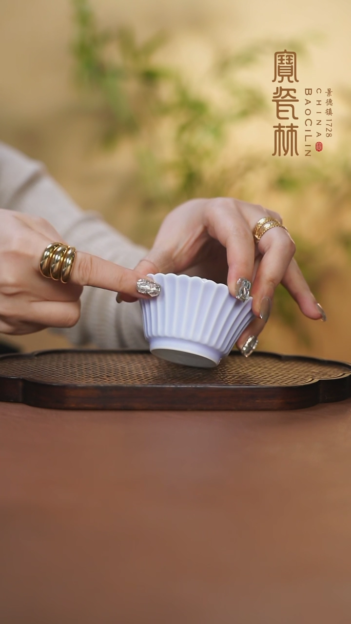 【闪购商品】梦幻紫菊瓣撇口杯