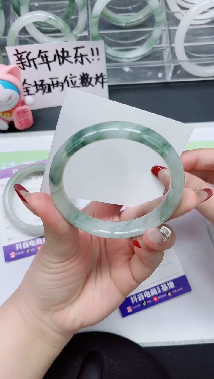 【闪购商品】石英质玉手镯未镶嵌a336