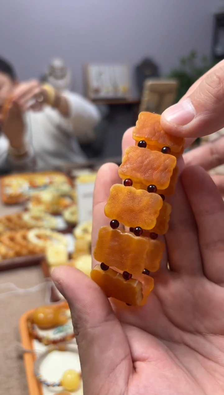 【闪购商品】蜜蜡裸石未镶嵌手镯