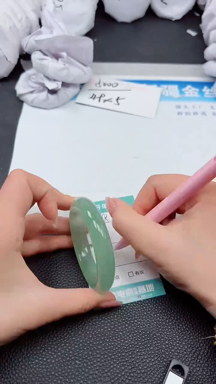 【闪购商品】石英质玉手镯未镶嵌A686