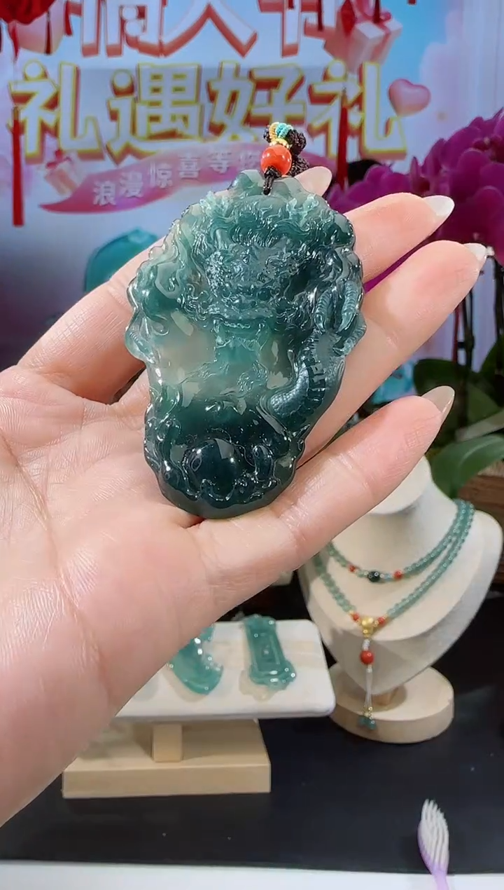 【闪购商品】翡翠吊坠(不含链)未镶嵌龙牌