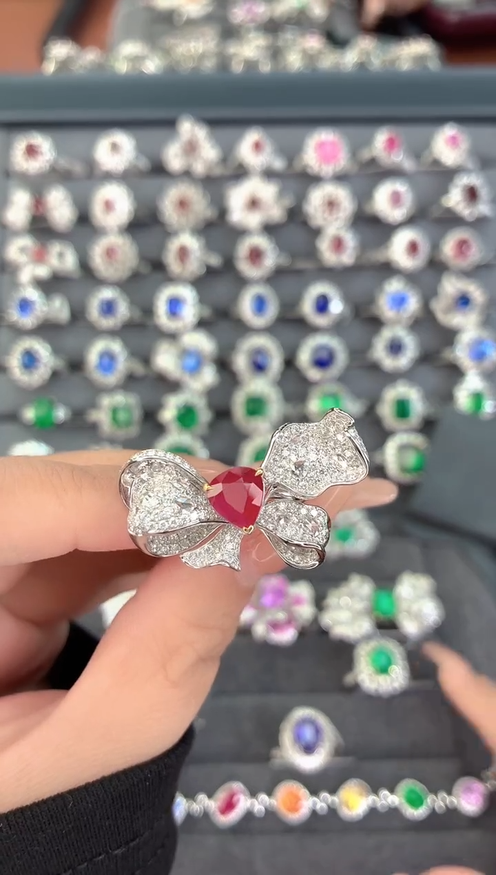 18K金镶嵌戒指红宝石-1.56克拉*无烧