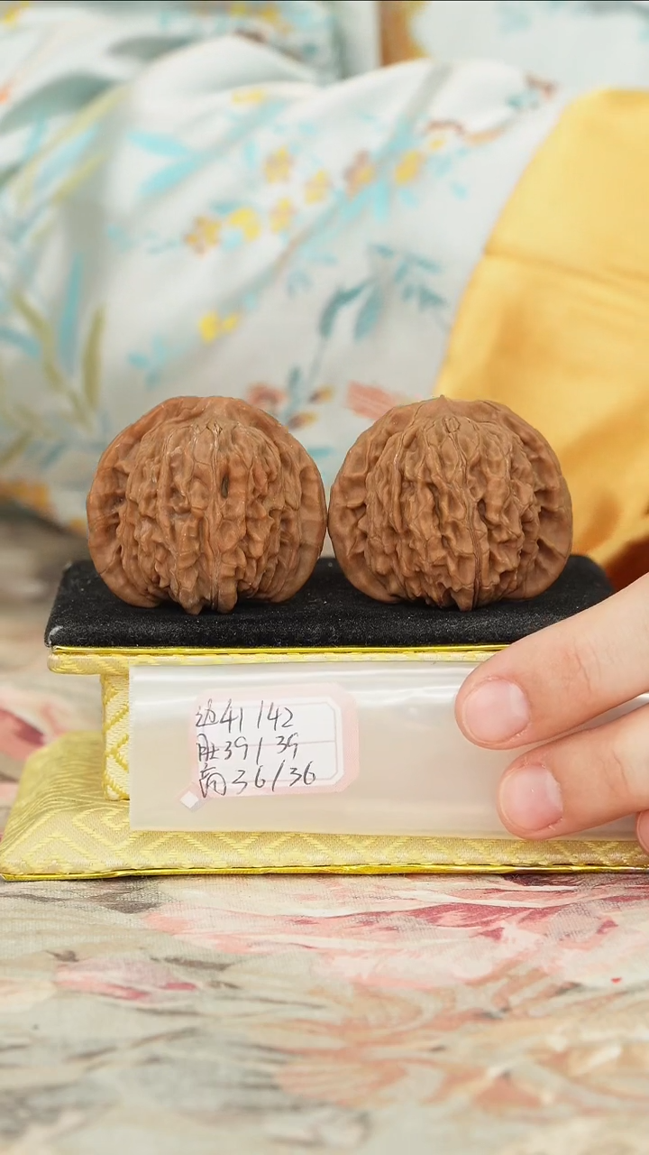 【闪购商品】文玩核桃把件一代楼