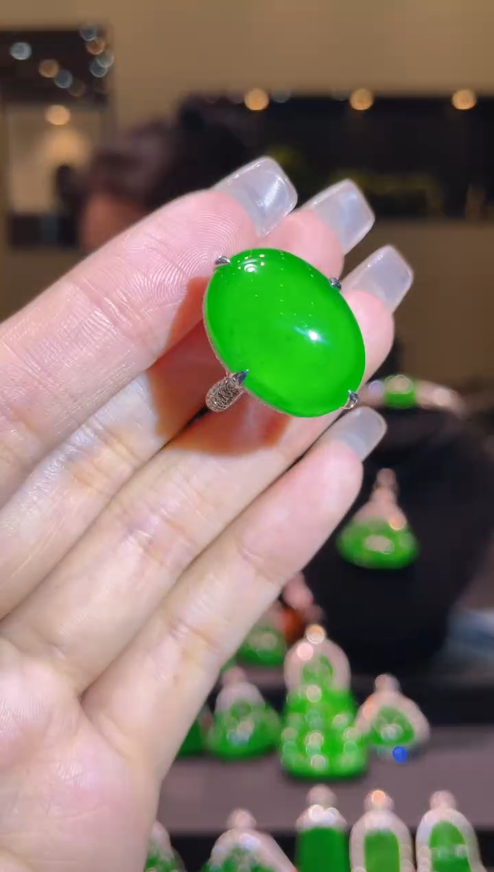 【闪购商品】翡翠吊坠(不含链)18K金镶嵌A40