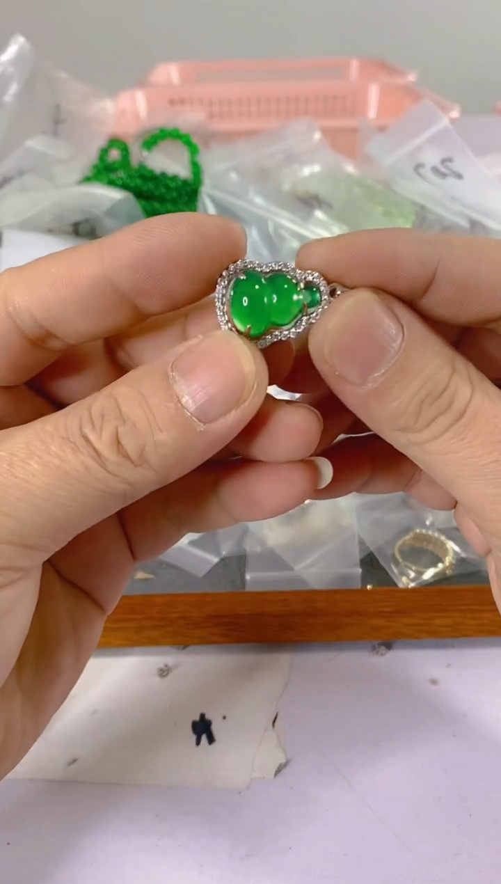 【闪购商品】水晶颈饰银S925镶嵌946红宝，蓝宝，多样性发一件赠链