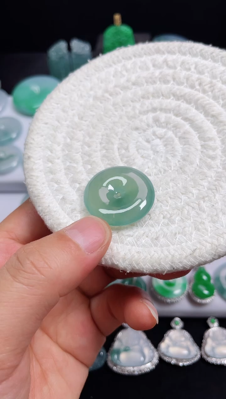 【闪购商品】翡翠颈饰未镶嵌平安扣