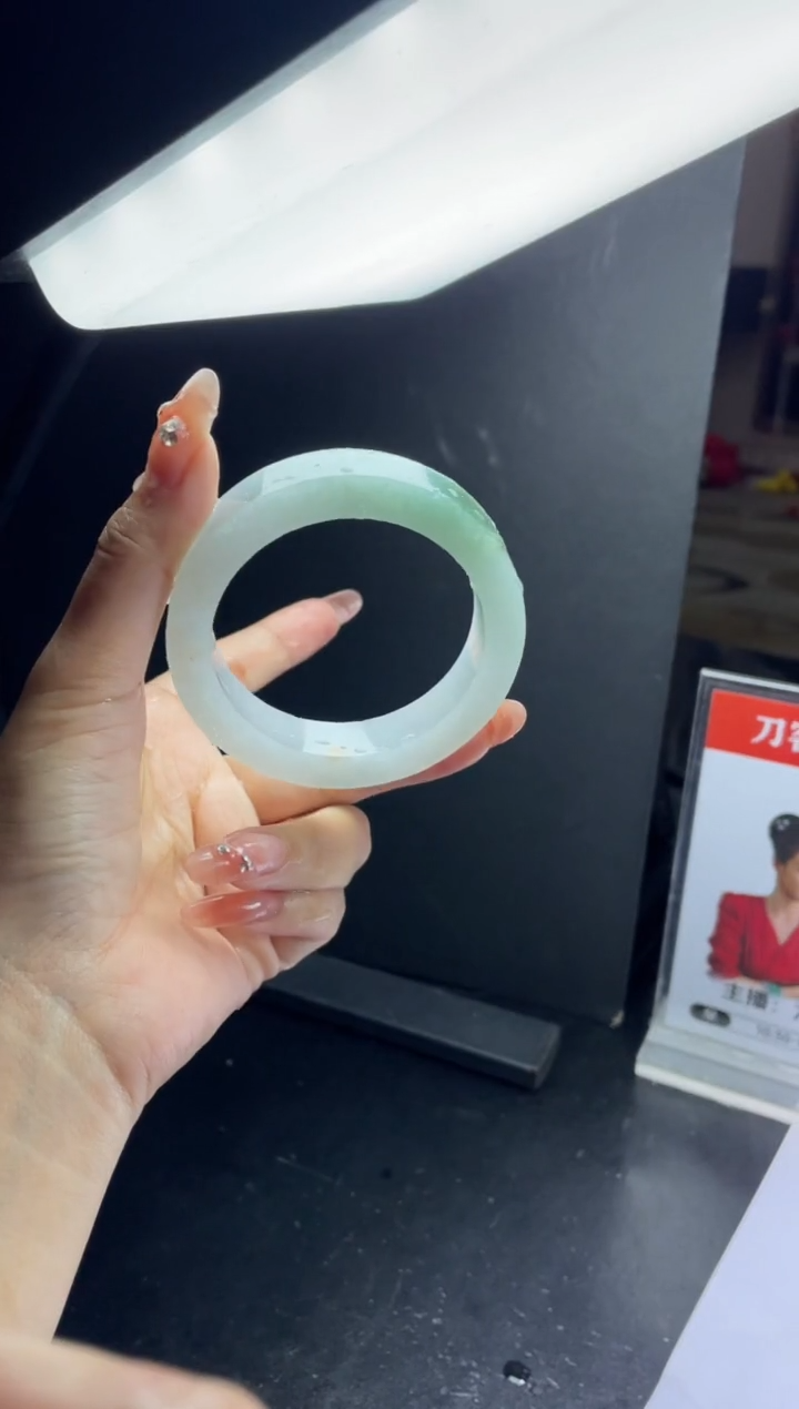 【闪购商品】定制翡翠手镯未镶嵌手镯DDH/发一件
