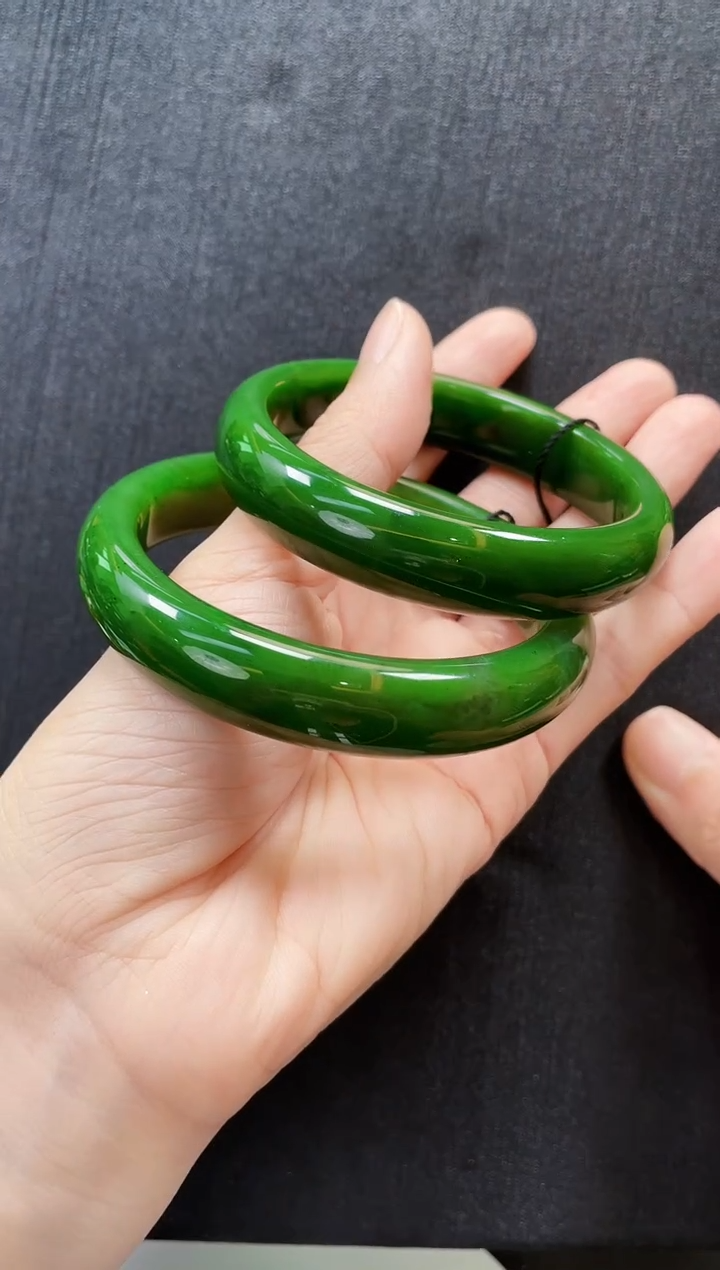 和田玉手镯未镶嵌多样性发一/圈口54-62/带微红皮