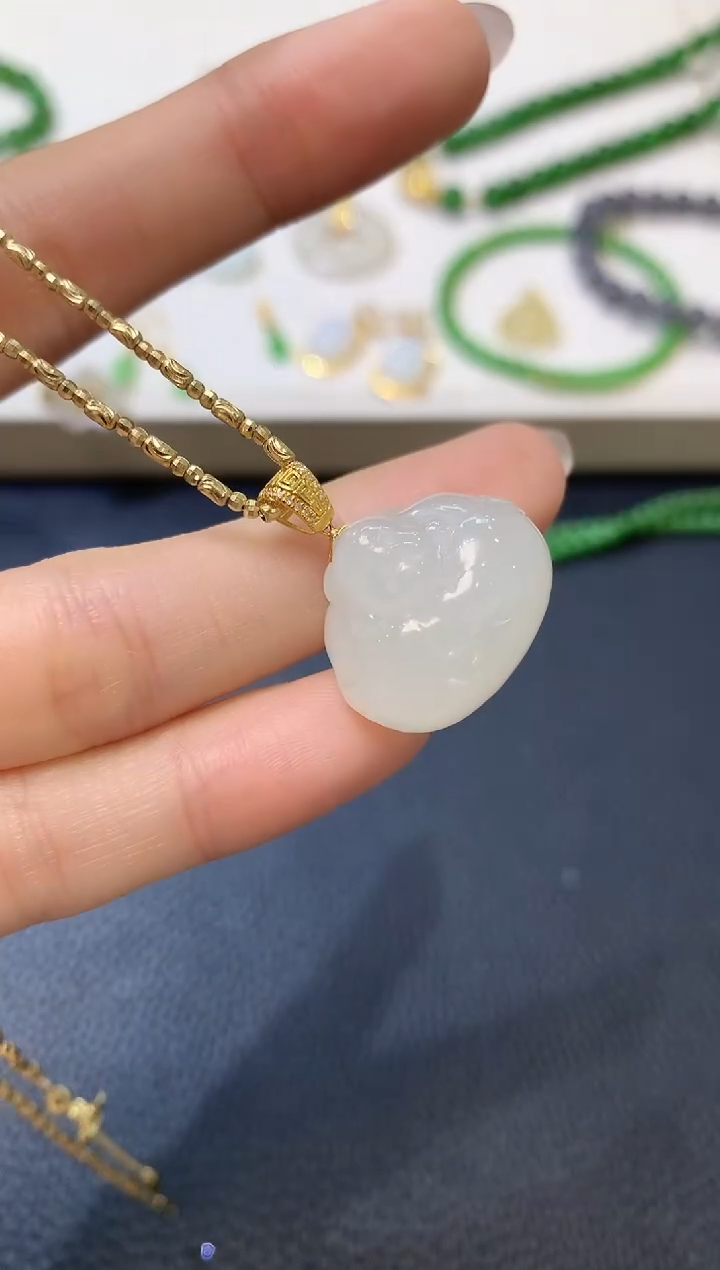 和田玉18K金镶嵌吊坠(不含链)A5     多样性发一件