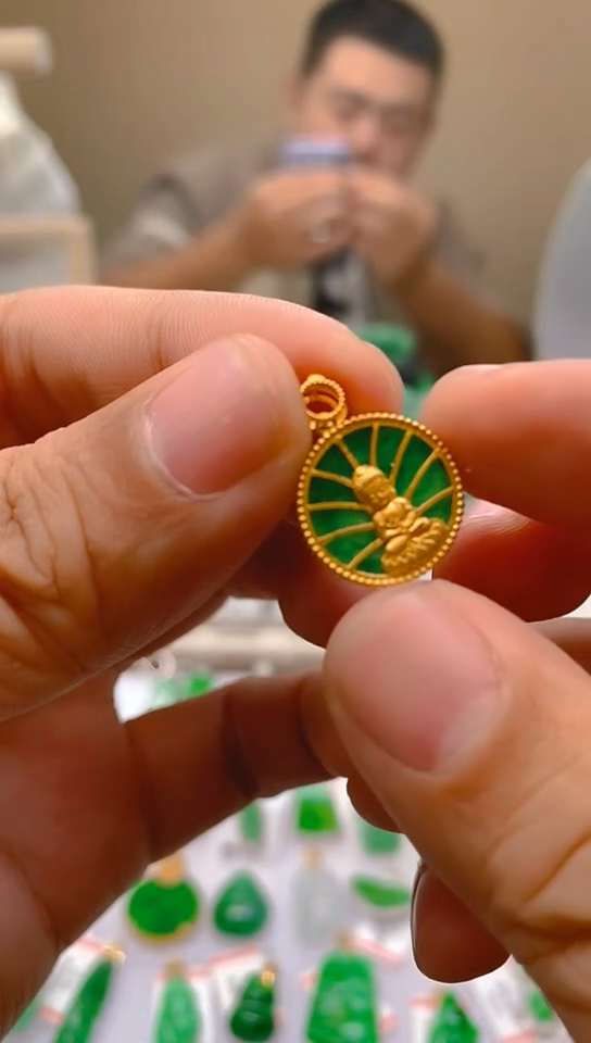 【闪购商品】翡翠颈饰18K金镶嵌新号开播，全场乱卖