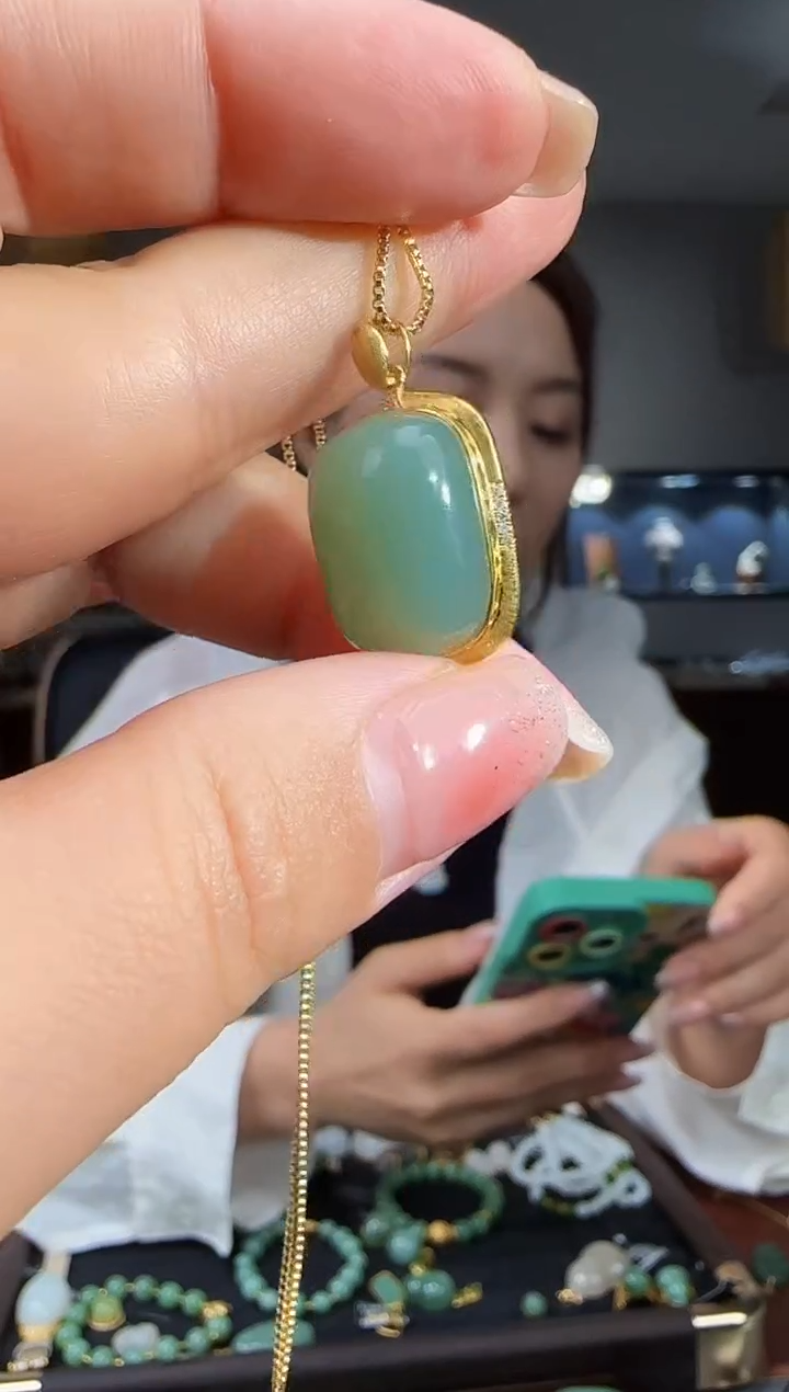 和田玉18K金镶嵌吊坠(不含链)1