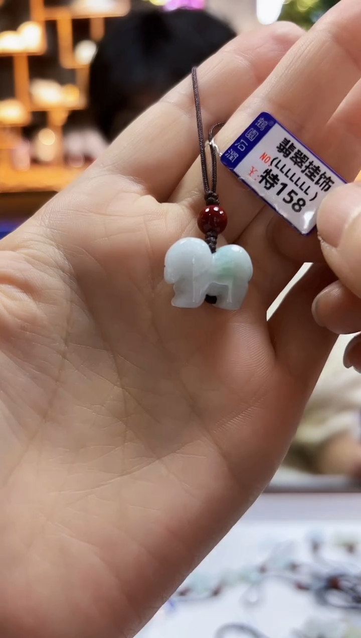 【闪购商品】翡翠颈饰未镶嵌羊