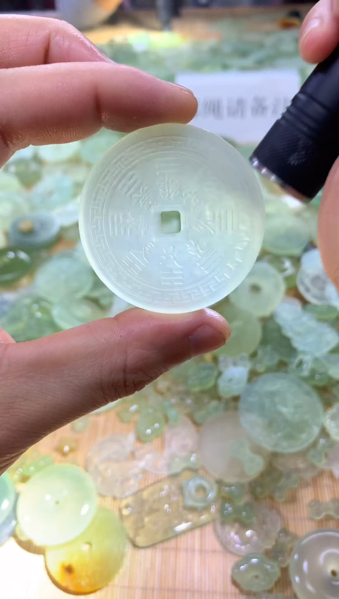 未镶嵌蛇纹石玉颈饰96