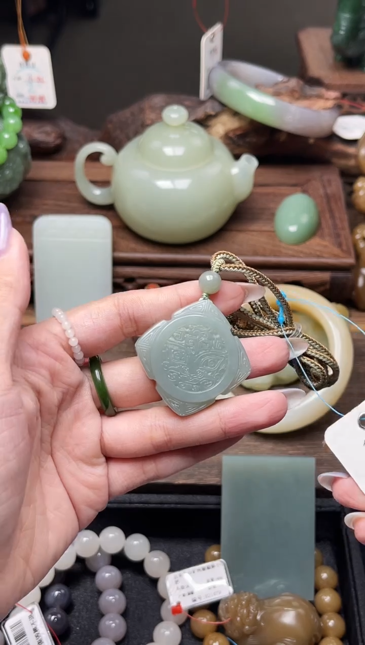 和田玉未镶嵌吊坠(不含链)吐拉牧场 饕餮有瑕疵9009376